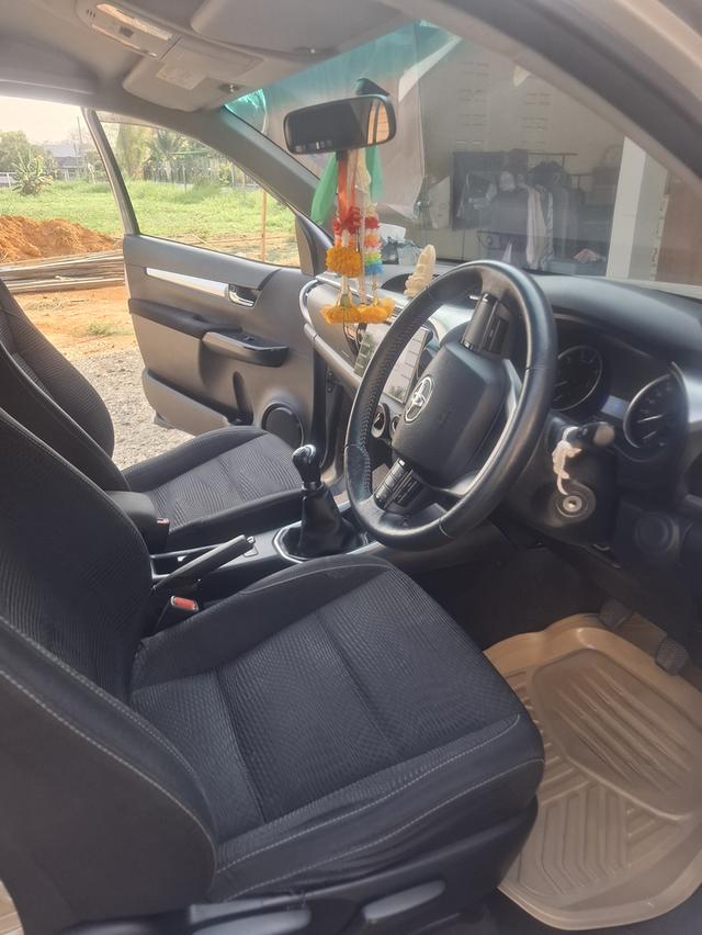 รถยนต์กระบะ โตโยต้ารีโว่ดับเบิ้ลแคป ตัวE ปี2017  ออกศูนย์ป้ายแดง เจ้าของขายเอง รูปที่ 6