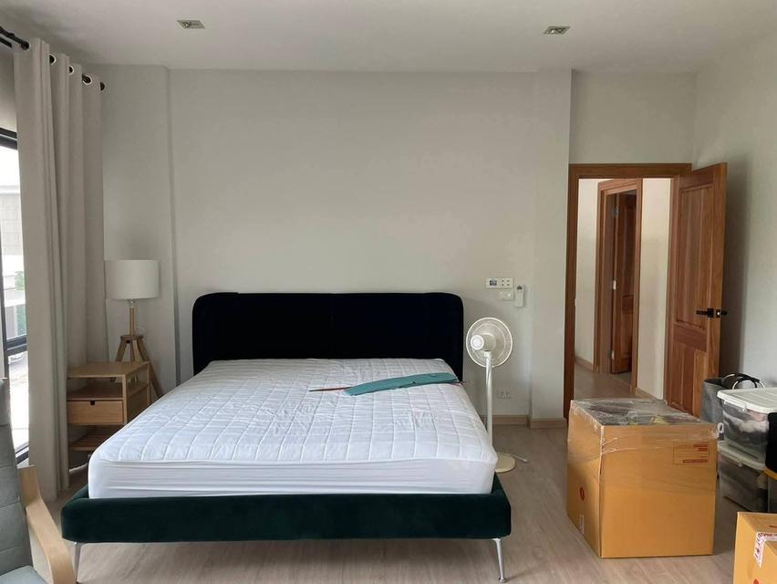 บ้านหรูแปลงมุมสวนส่วนตัว ให้เช่ารามอินทรา เลขมงคล 999 ทิศใต้ 4 นอน 5 น้่ำ 85,000 เท่านั้น (รับต่างชาติ)  ลัดดารมย์ วงแหวนรามอินทรา 17