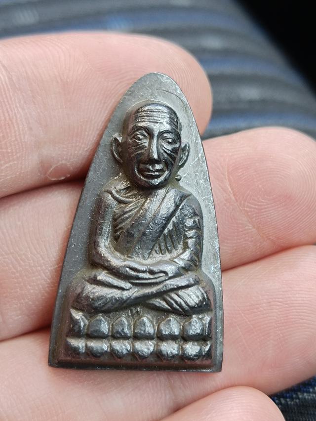 เหรียญหลวงปู่ทวดรุ่นตัวหนังสือใหญ่ปี 05