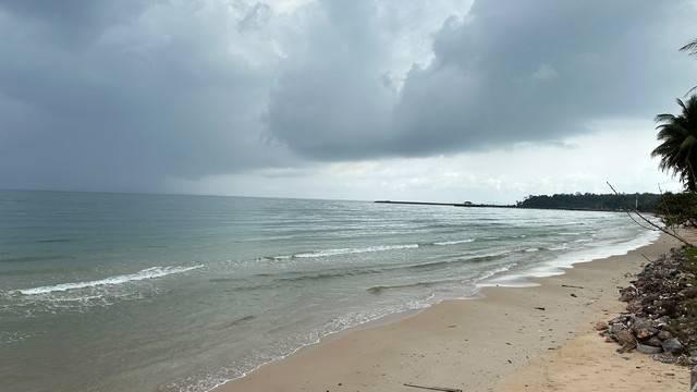 หาที่สวยวิวดีเงื่อนไขสบาย ขายที่ดินริมหาดสะพลีทรายขาวน้ำใสคราม สวยงามวิวทะเลธรรมชาติสุดสุด ปะทิวใกล้หาดสวยทุ่งวัวแล่น 1