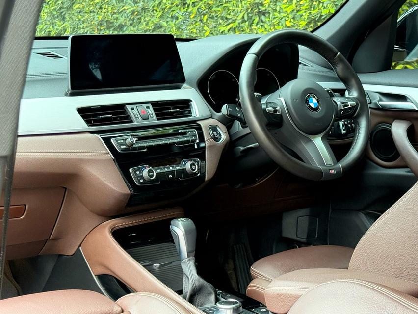 2021 BMW X1 20D MSPORT LCI รถมือเดียวออกป้ายแดง รถวิ่งน้อย เข้าศูนย์ทุกระยะ รถยังมีวารันตีศูนย์เหลืออีกนานครับ 13