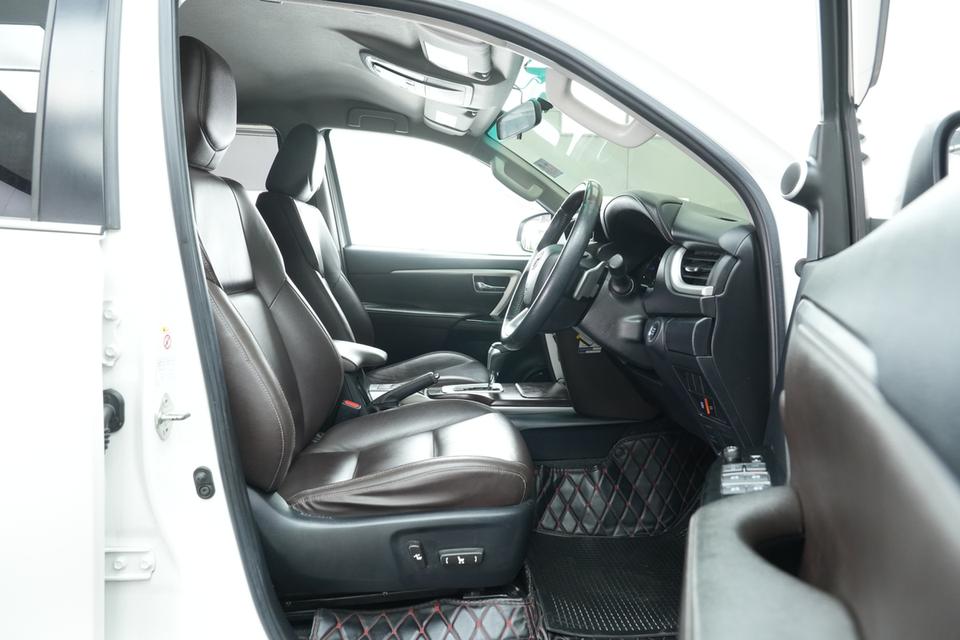 2019 TOYOTA FORTUNER 2.4 V 2WD SUV สีขาว เลขไมล์ 113171 กม. 12