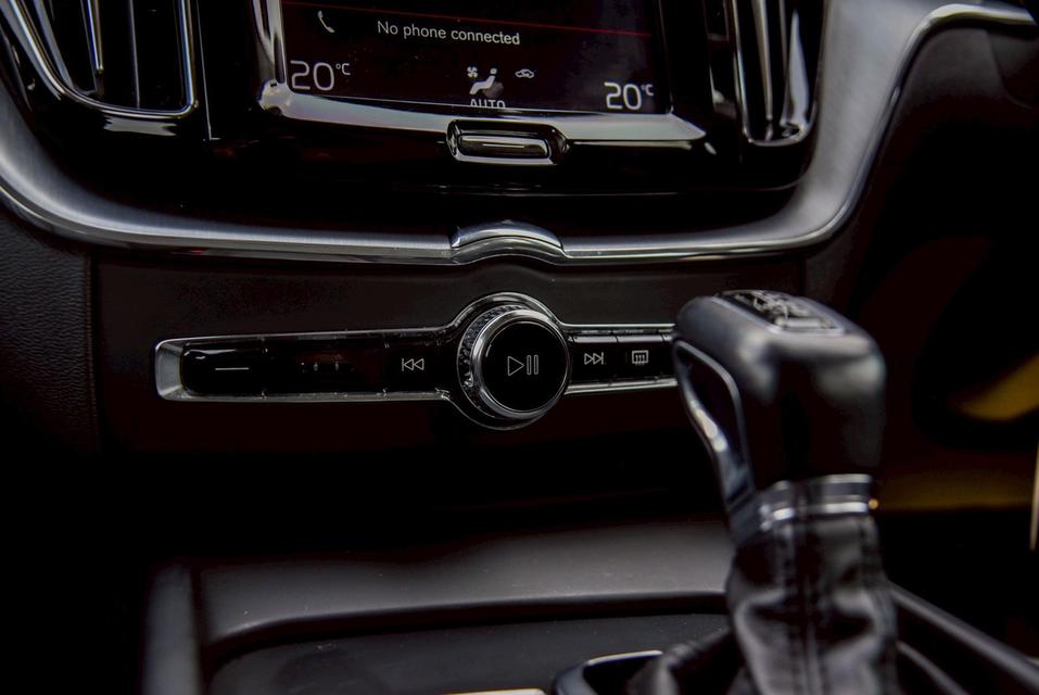 VOLVO XC60 D4 MOMENTUM AWD AT 2018 ไมล์ 68,xxx km. !!! โทร.0922639576 เอ๋