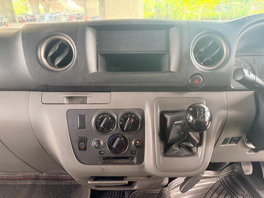 2015 Nissan Big URVAN NV250 2.5 3Doors CNG MT รถตู้ 3 ประตู รถบ้านมือเดียว สภาพดี รูปที่ 11
