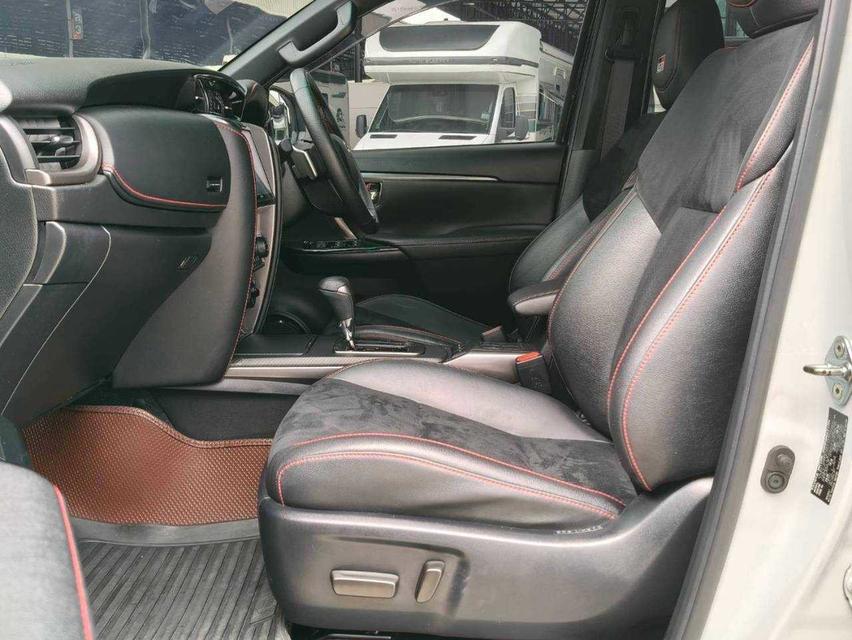 TOYOTA FORTUNER 2.8 GR SPORT BLACK TOP 4WD ปี 2023 รูปที่ 8