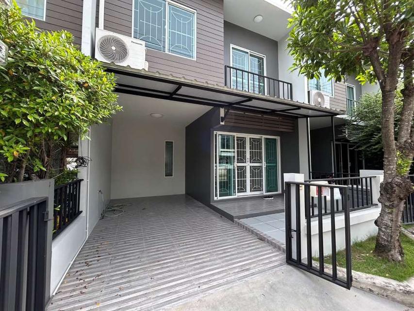 ทาวน์โฮม 2 ชั้น รีโนเวทใหม่ สวยมาก พร้อมอยู่ หน้าบ้านติดสวนส่วนกลาง อารียา เดอะคัลเลอร์ส เฟส 3 วงแหวน-รามอินทรา 5