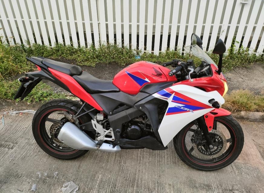 CBR150R 4