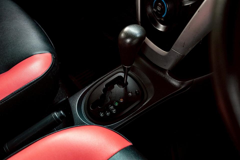 Toyota Vios 1.5E ปี 2010 เกียร์ออโต้ สีขาว   17