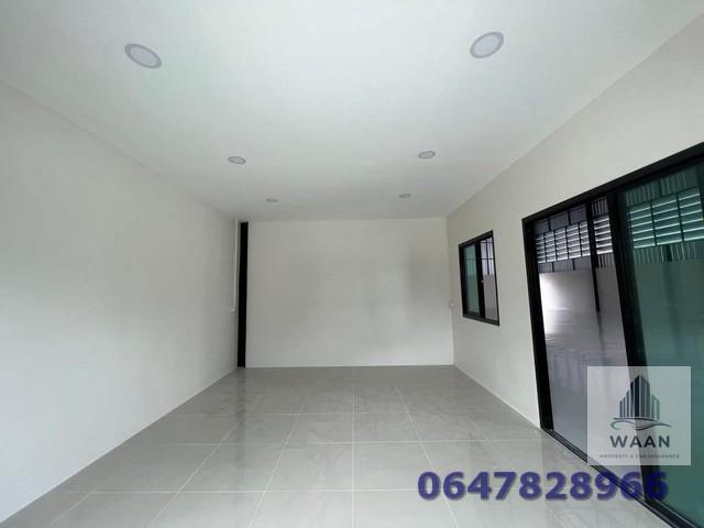 ปล่อยเช่าโกดังปิ่นทอง 1  มีอ๊อฟฟิสพร้อมเข้าอยู่ ศรีราชา ชลบุรี Factory & Warehouse For RENT 4