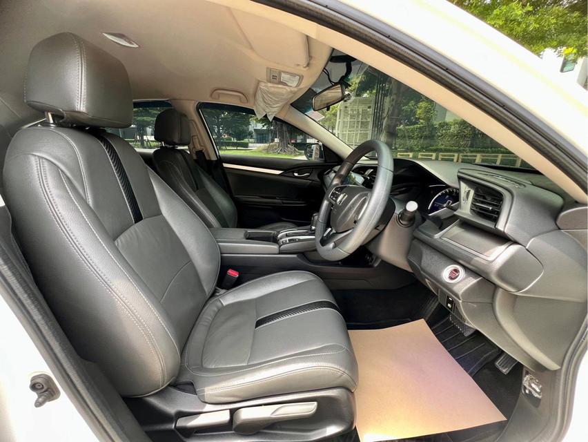 Honda Civic FC 1.8E ปี 2018  ผู้หญิงใช้ 86,700km 11