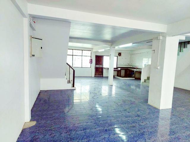 6นอน ให้เช่าอาคารพาณิชย์ 3ชั้น 2คูหา 38ตร.วา. 450ตร.ม. แฮปปี้แลนด์ MRTบางกะปิ 1.5กม. ทำเลดี ติดถนนใหญ่ คลีนิค ร้านมือถือ 6