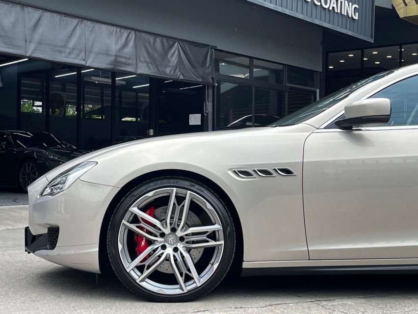 Maserati Quattroporte GTS สี Champagne ใช้งานมาเพียงแค่ 41,xxx km เท่านั้น รถปี 2014  2