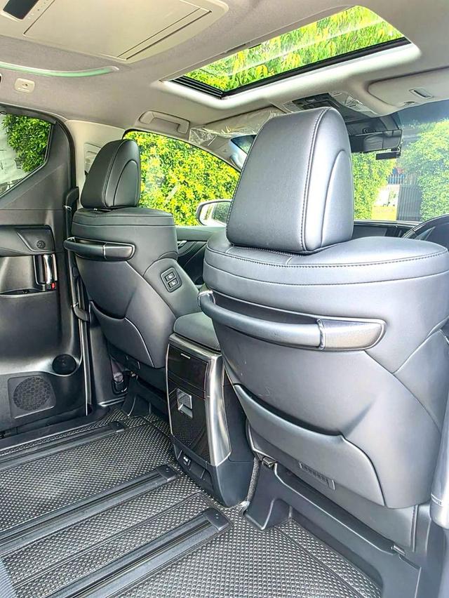 Toyota ALPHARD 2.5SC PACKAGE สีขาว ปี 2022 ไมล์ 20,000 กม.  13