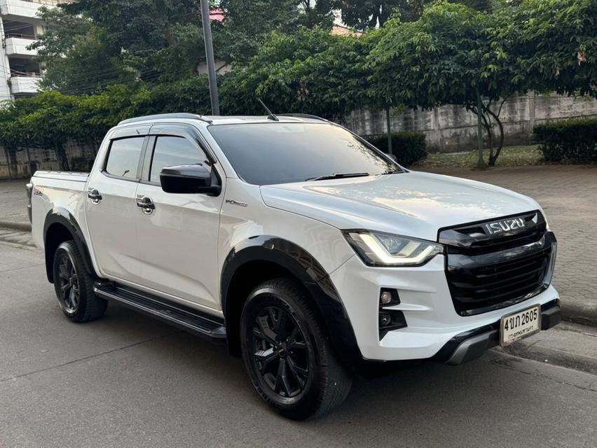 ISUZU D-MAX  V-Cross 3.0 Ddi ZP 4WD ปี 2023 เกียร์ธรรมดา ไมล์ 29,000 km.