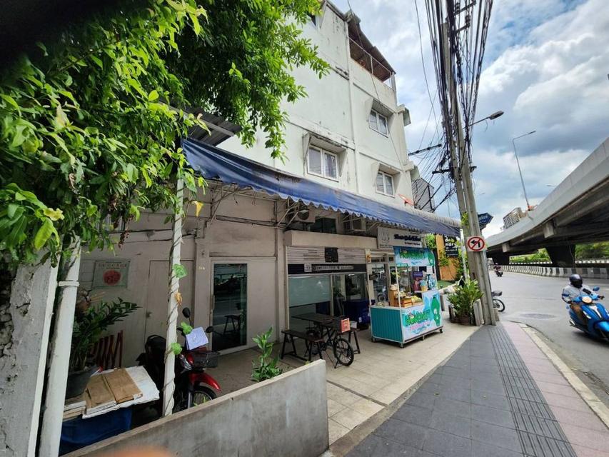 ปล่อยเช่าพื้นที่ร้านค้าชั้น 1 ขนาด 50 ตรม. ติดถนน ปากซอยรัชฏภัณฑ์ ย่านประตูน้ำ ใกล้ btsราชเทวี