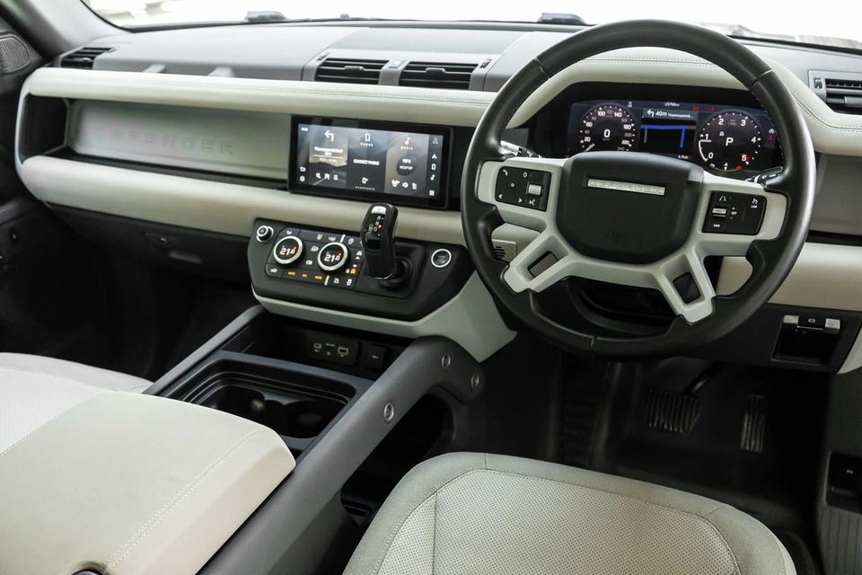 Land Rover Defender 110 2.0 D240 S Diesel 6