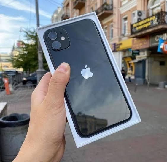 iPhone 11 128GB Black 2