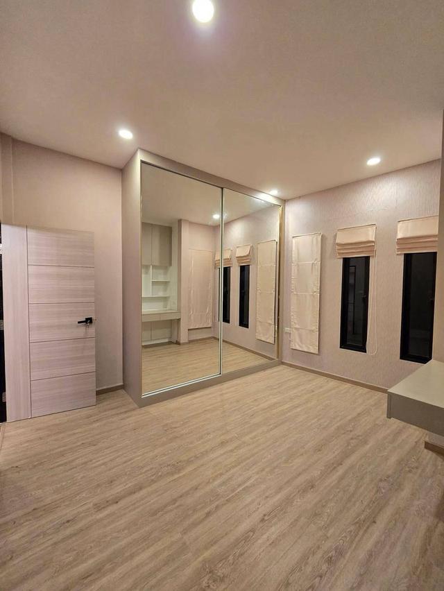 หมู่บ้านเปี่ยมสุข บ้านกล้วย  บ้านเดี่ยวสองชั้น 2 ชั้น ตกแต่งสไตล์ Modern  Luxury  พร้อม  Built-in Furniture ดีไซน์แบบจัดเต็ม 18