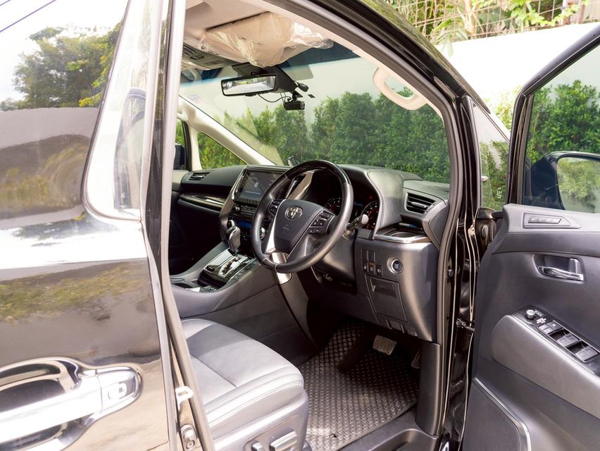 Toyota Alphard 2.5 SC Package ปี 2023 13