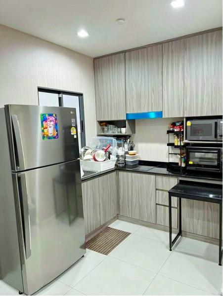 พร้อมเฟอร์ฯบิวท์อินครบ ARL บ้านทับช้าง 900 ม. ให้เช่าทาวน์โฮมหรู 3 ชั้น 2นอน 4น้ำ 20ตร.ว. สนามบินสุวรรณภูมิ 240ตร.ม. 7