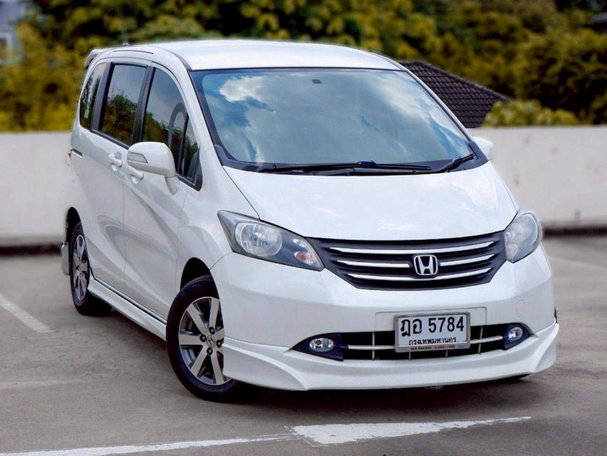 Honda Freed 1.5 SE เกียร์ Auto สีขาวมุก ปี 2010