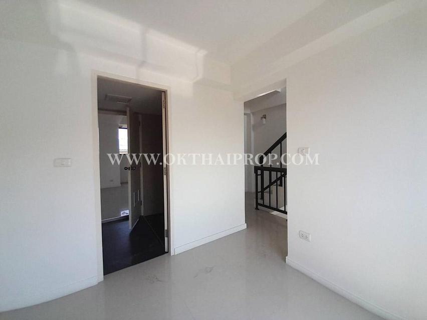 ทาวน์โฮมสร้างใหม่ 3 ชั้น ถ.ติวานนท์ 52 ท่าทราย เมืองนนทบุรี 11