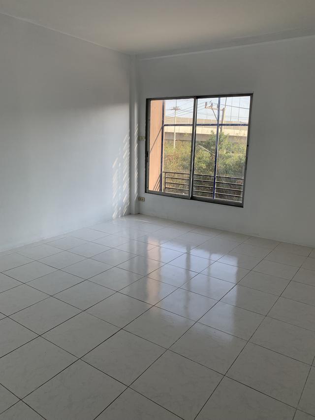 ตึกแถว 2ชั้นครึ่ง หมู่บ้านขจีนุช ลาดหลุมแก้ว ปทุมธานี 3