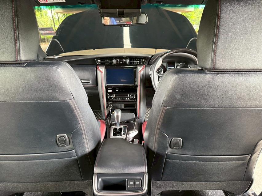 Toyota Fortuner 2.8 Legender 2WD AT ปี 2022 รถสวยมือเดียว รุ่นท๊อปขับ2 18