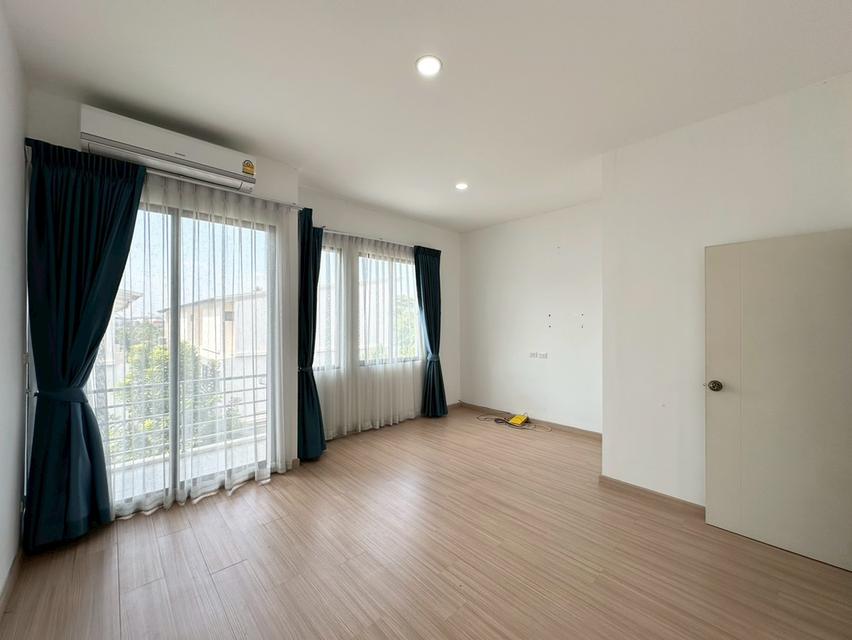 นาทีทองขายขาดทุน !!  J GRAND สาทร-กัลปพฤกษ์ ทาวน์โฮม 3 ชั้น หน้าบ้านไม่ชนใคร ติดถนนใหญ่กัลปพฤกษ์ เข้าออกสาทรสะดวก ใกล้รถไฟฟ้า MRT สายสีน้ำเงิน สถานีหล 14