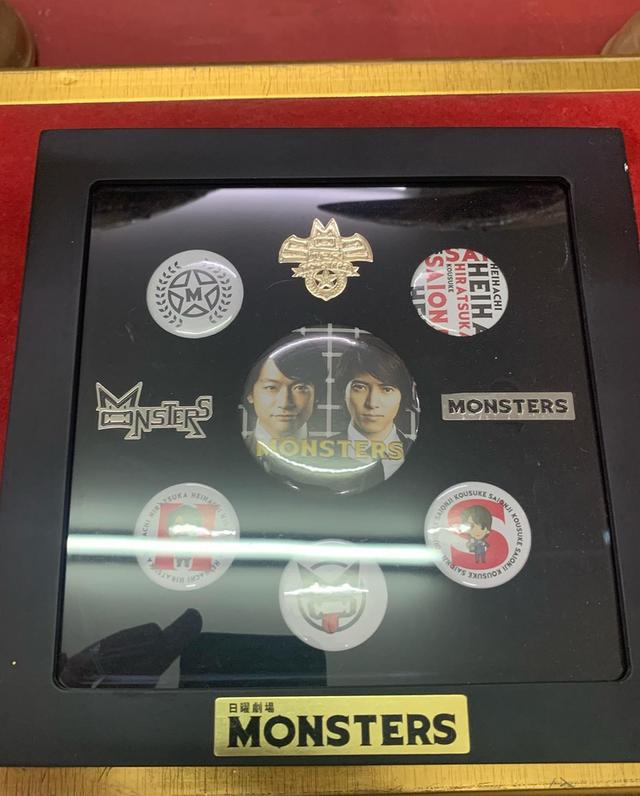 ของที่ระลึกวงmonsters พร้อมกรอบ 4