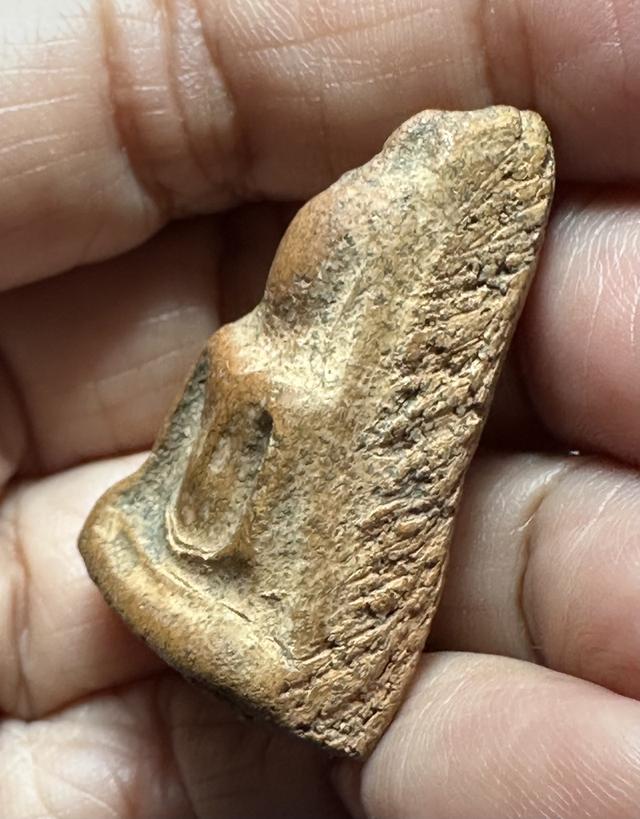 พระนางพญา เข่าโค้ง 4