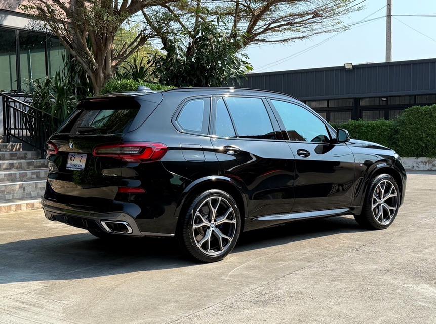 2021 BMW X5 MSPORT รถมือเดียวออกป้ายแดง รถวิ่งน้อย เข้าศูนย์ทุกระยะ ไม่มีอุบัติเหตุ วารันตียังเหลืออีกนานครับ 3