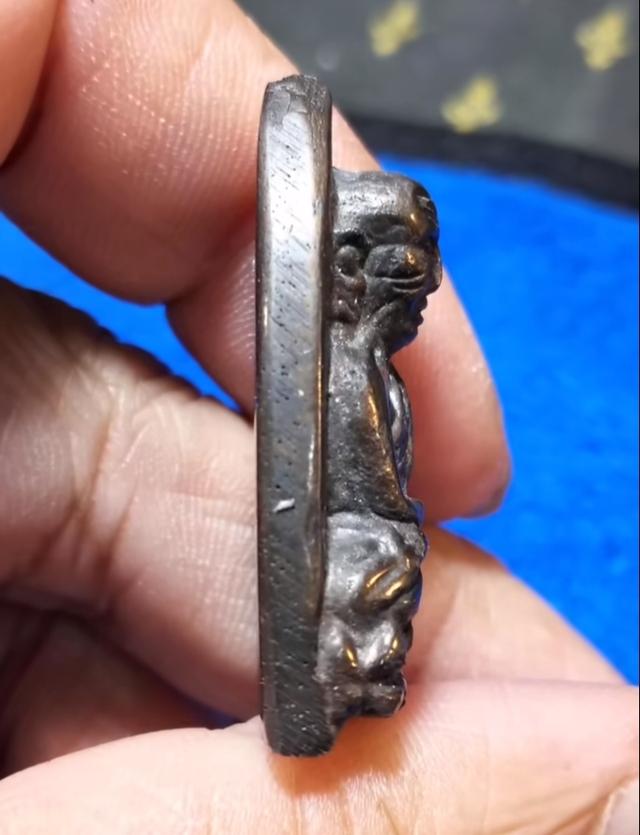 หลวงปู่ทวดพิมพ์เตารีดมาใหม่เปิดแบ่งปันให้ครับ รูปที่ 3