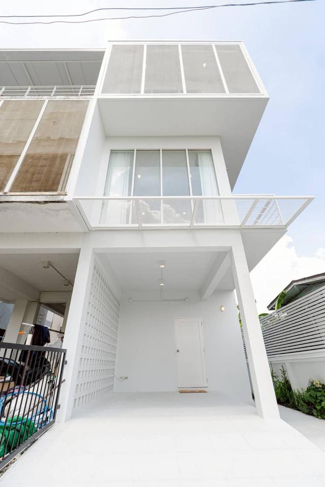 บ้าน 3 ชั้น ถนนพัฒนาชนบท 2 ซอยสุวรรณ 1