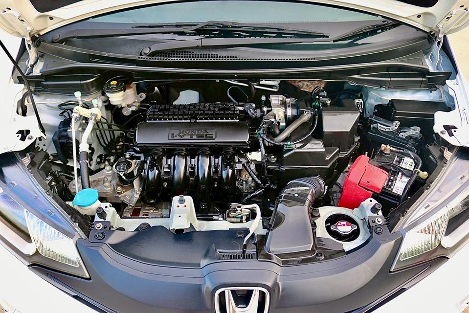 Honda Jazz 1.5S AT สีขาว ปี 2016 6