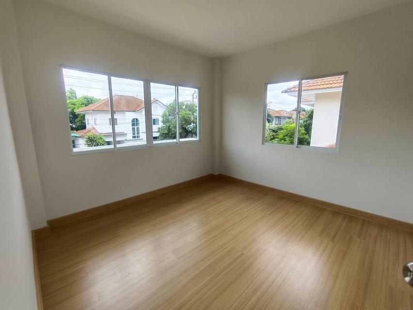 บ้านเดี่ยว 2 ชั้น ทำเลดี ติดถนนใหญ่  หมู่บ้าน บ้านลลิล The Young Executive 2