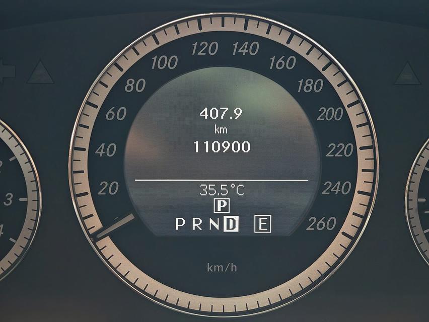 BENZ E250 CDI 2.2  5