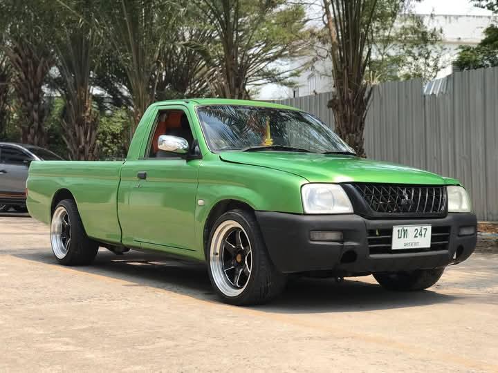 MITSUBISHI L200-STRADA สีเขียว