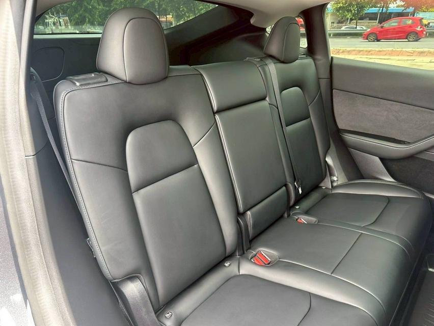 Tesla Model Y Long Range 2023  13