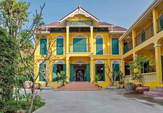สนามบินเชียงใหม่5.16กม. พืชสวนโลก 3.3 กม. AIR BNB ให้เช่าคาเฟ่อาคารโดดเด่น 450 ตร.ม. 250ตร.วา. 6 นอน 6 น้ำ ถ.รอบเมืองเชี 1