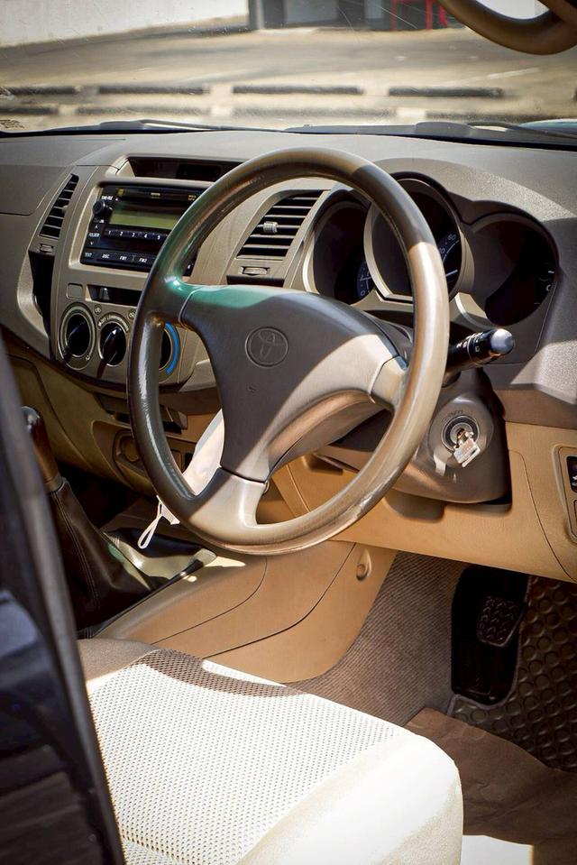 TOYOTA HILUX VIGO 2.5 E VN Turbo PRERUNNER DOUBLE CAB เกียร์ ธรรมดา สีดำ ปี2010  12