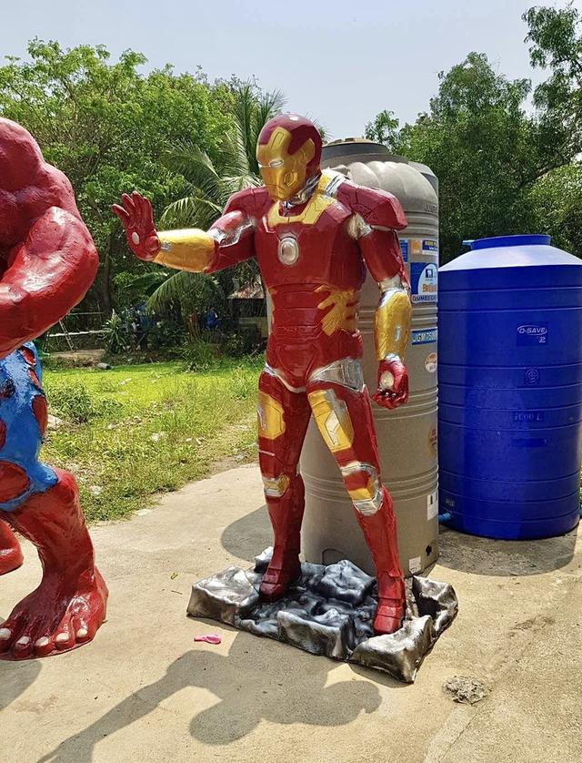 หุ่นจำลองฮีโร่ไอร่อนแมน หุ่นไอร่อนแมนไฟเบอร์กลาส ขนาดสูง2เมตร มือหนึ่ง 2