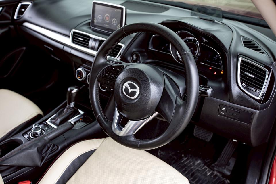 Mazda3 Skyactiv 2.0SP Hatchback ปี 2015 สีแดง  17