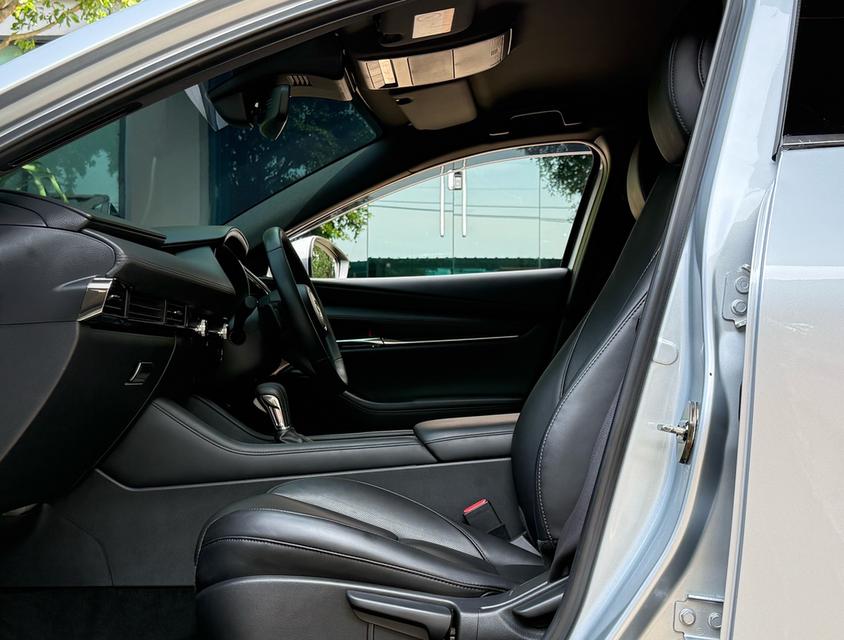 2020 MAZDA 3 2.0 SP SPORT รุ่น TOP รถสภาพสวยสมบูรณ์ พร้อมใช้งาน รถเข้าศูนย์ตามระยะ รถไม่เคยมีอุบัติเหตุครับ 13