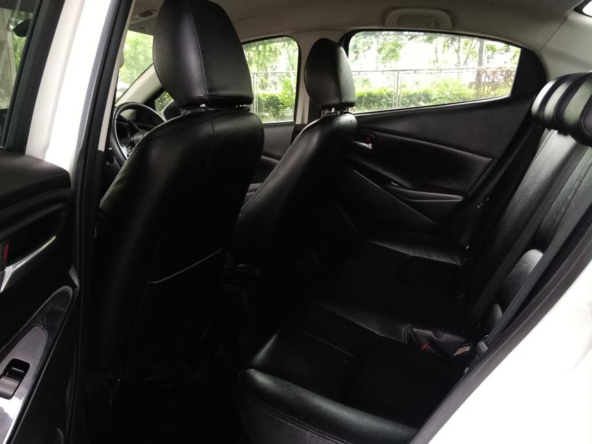Mazda2 1.3High Connect Sedan ปี2018 สีขาว 12