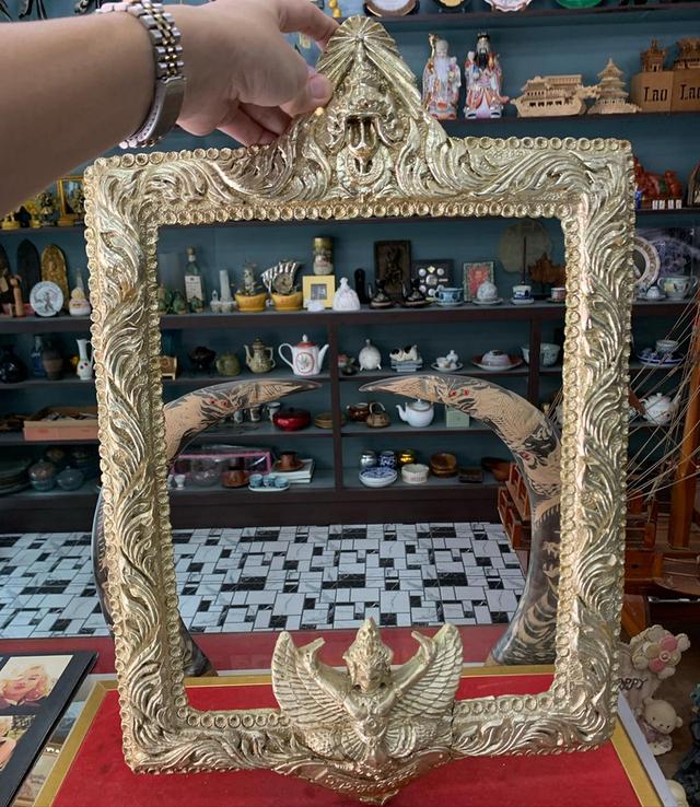กรอบรูปตราครุฑ เรซิน (ตำหนิตามภาพ) 7