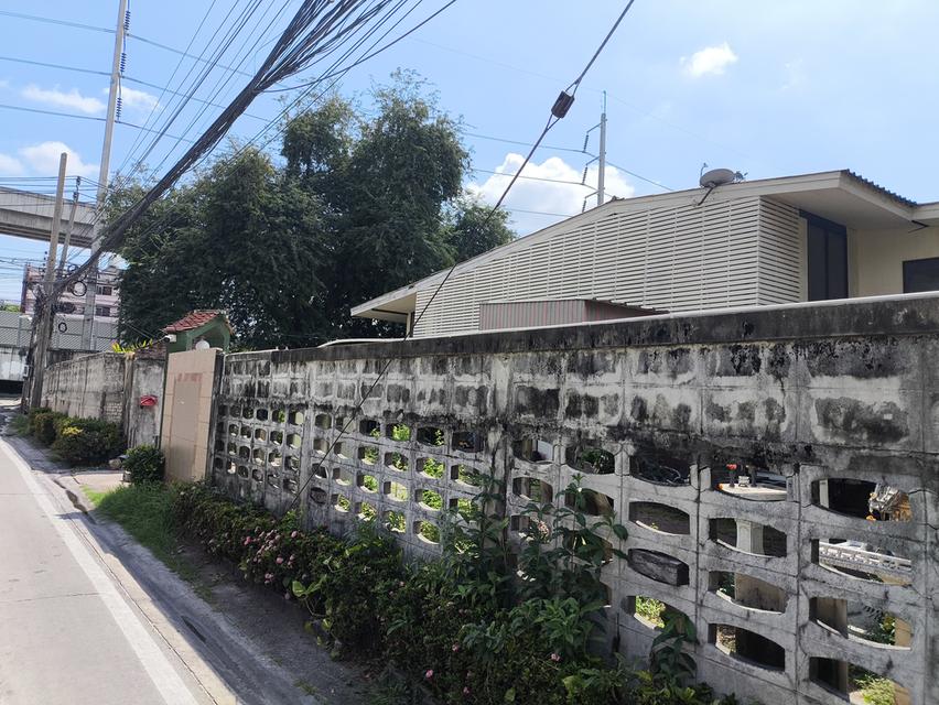 ที่ดินพร้อมสิ่งปลูกสร้าง แปลงมุมริมถนนรามคำแหง24 เหมาะแก่การลงทุน 7