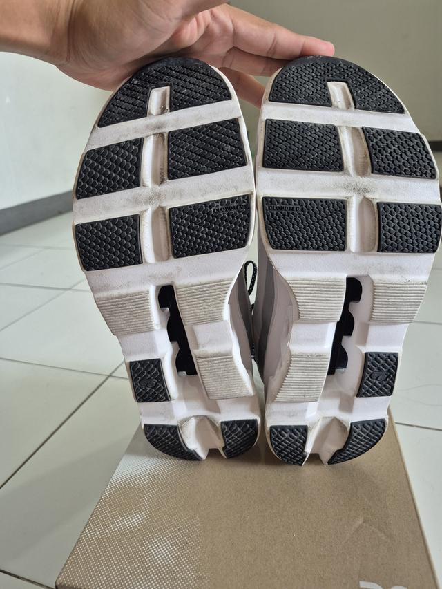 On Cloudmonster สีขาวใส่ลอง1ครั้ง  On Cloudnova Xสีดำยังไม่เคยใส่ 12