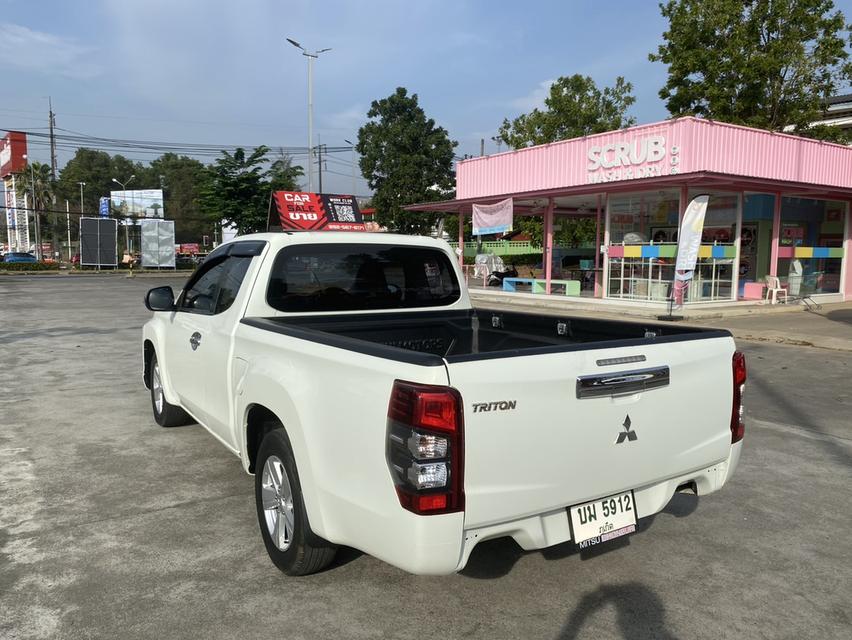 Mitsubishi triton สีขาว ปี 2021 6