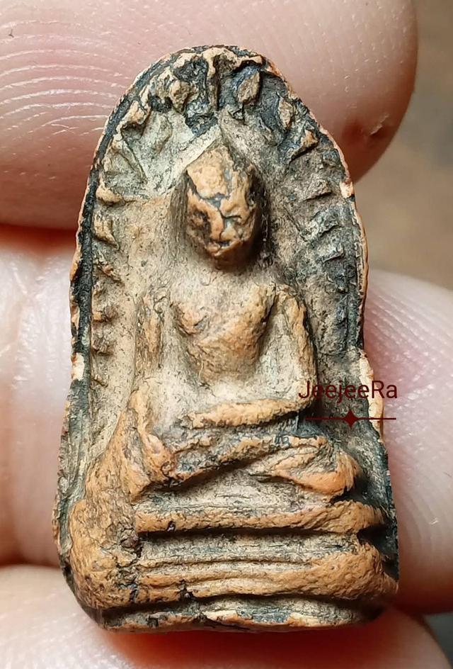 พระรอดลำพูนกรุเก่ามีราดำลักดำเก่าแห้งเหี่ยวเป็นธรรมชาติ